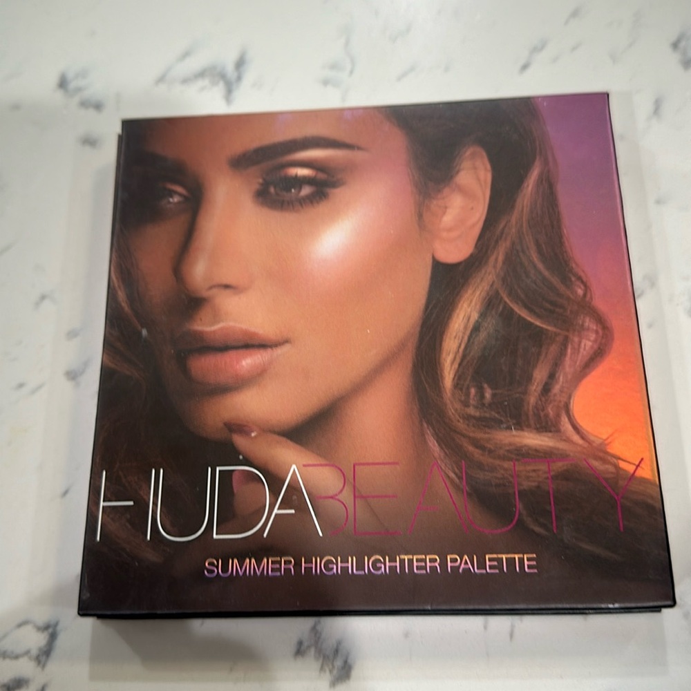 Huda Beauty Summer Highlighter Palette